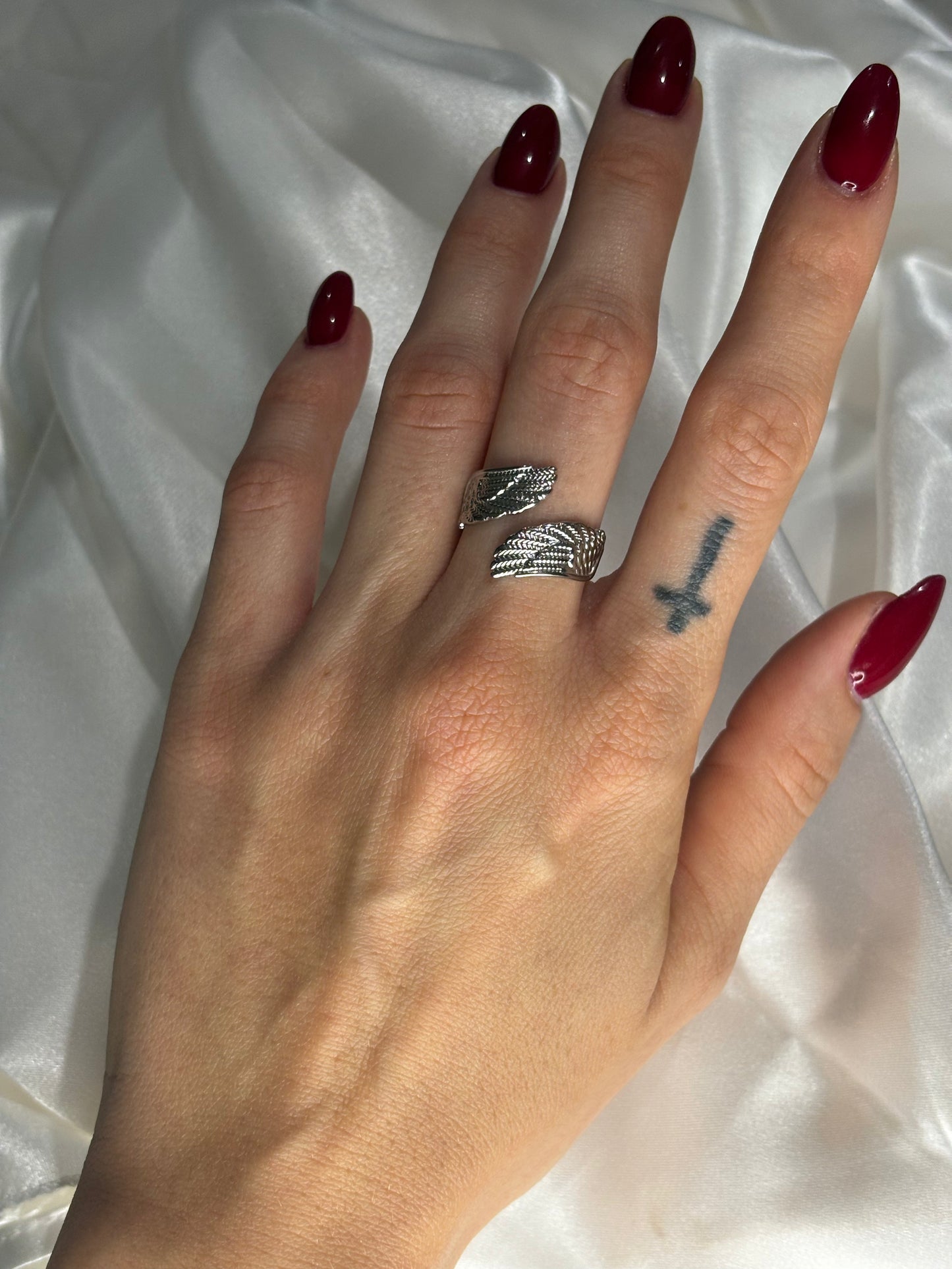 Aria Δαχτυλίδι με Σχέδιο Φτερά – Ρυθμιζόμενο, Σε Ασημί & Χρυσό