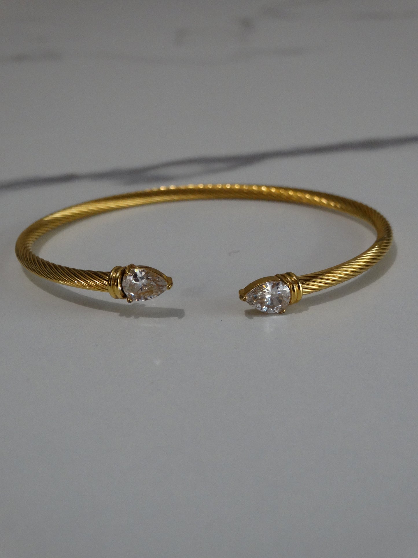 Proper Clear White Gold Bracelet