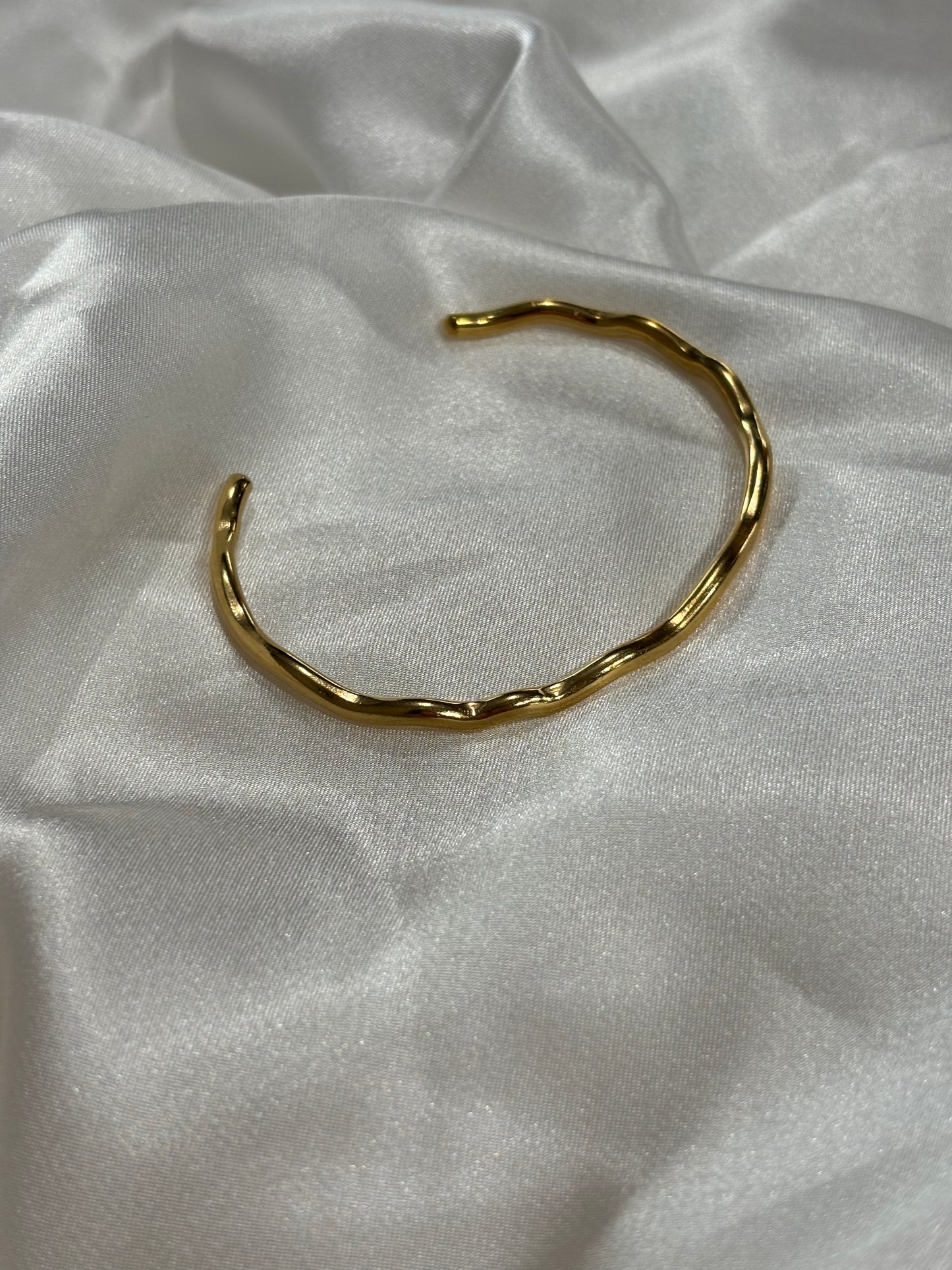 Paola Χειροπέδα από Ανοξείδωτο Ατσάλι – Διαθέσιμη σε Χρυσό & Ασημί