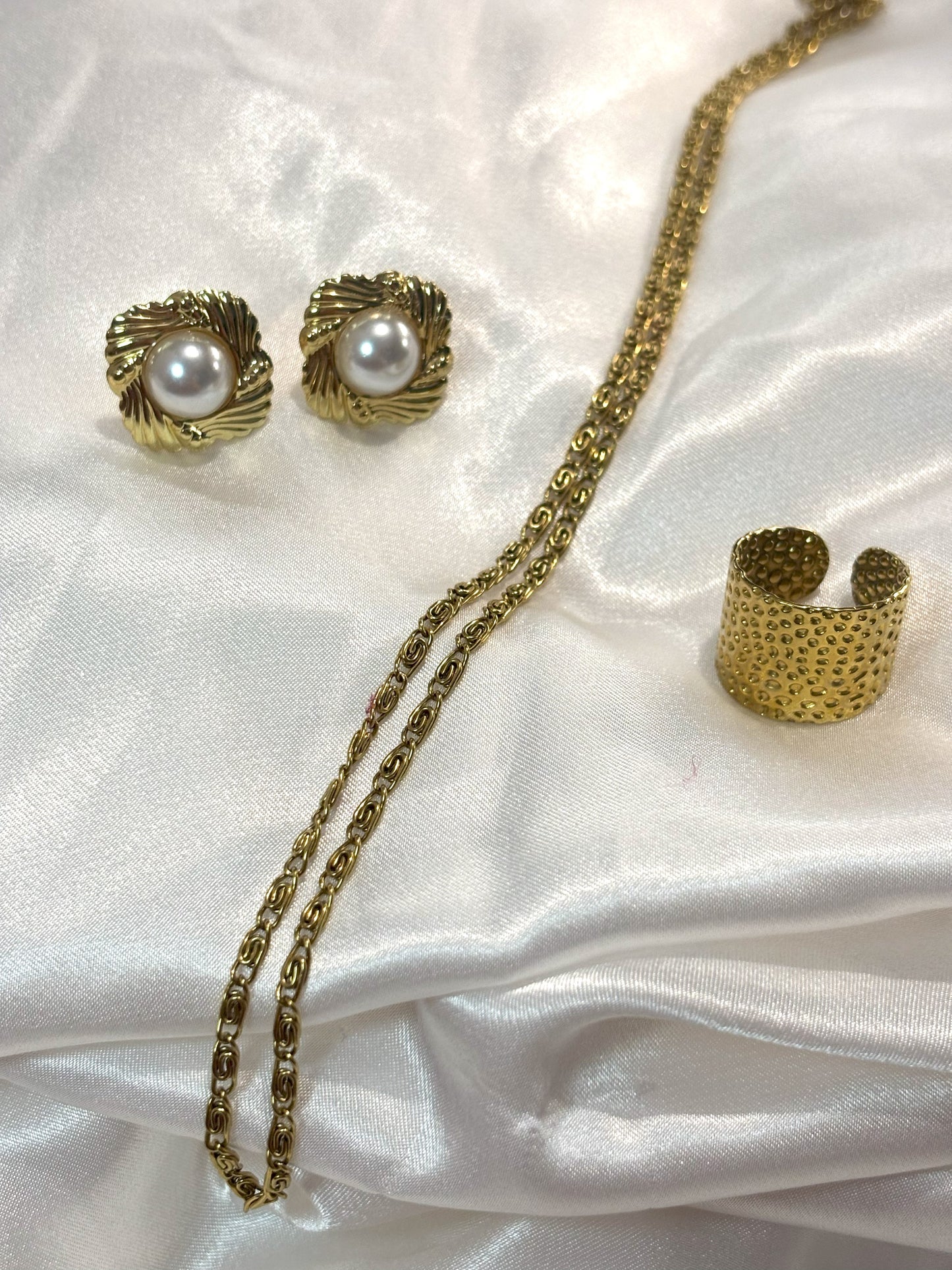 Mandy , volcano & gold chain