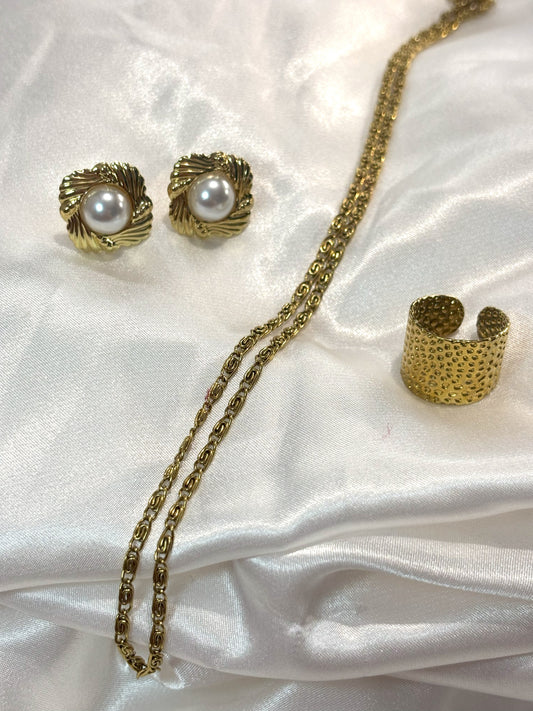 Mandy , volcano & gold chain