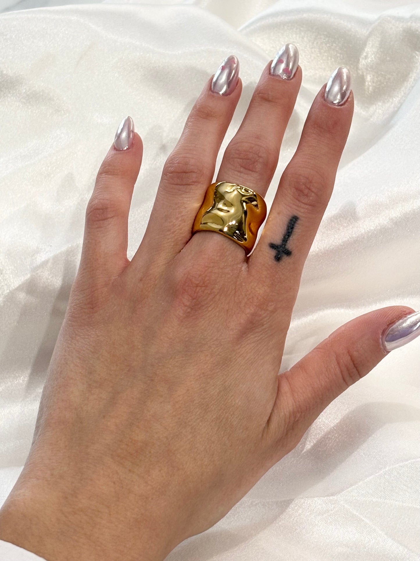 Daniela Δαχτυλίδι – Statement Σχέδιο με Ανάγλυφη Επιφάνεια