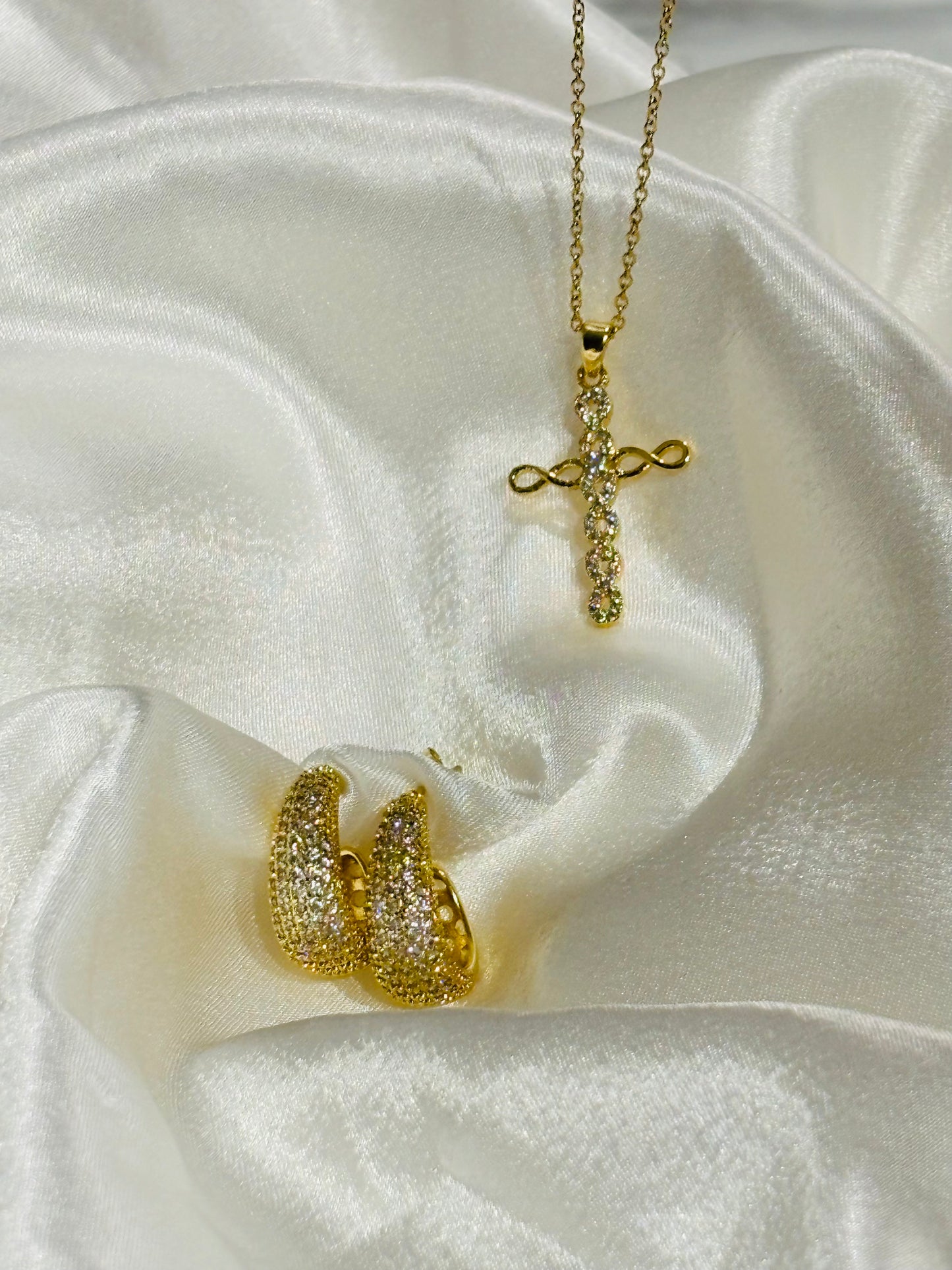 Amalia & gold earrings