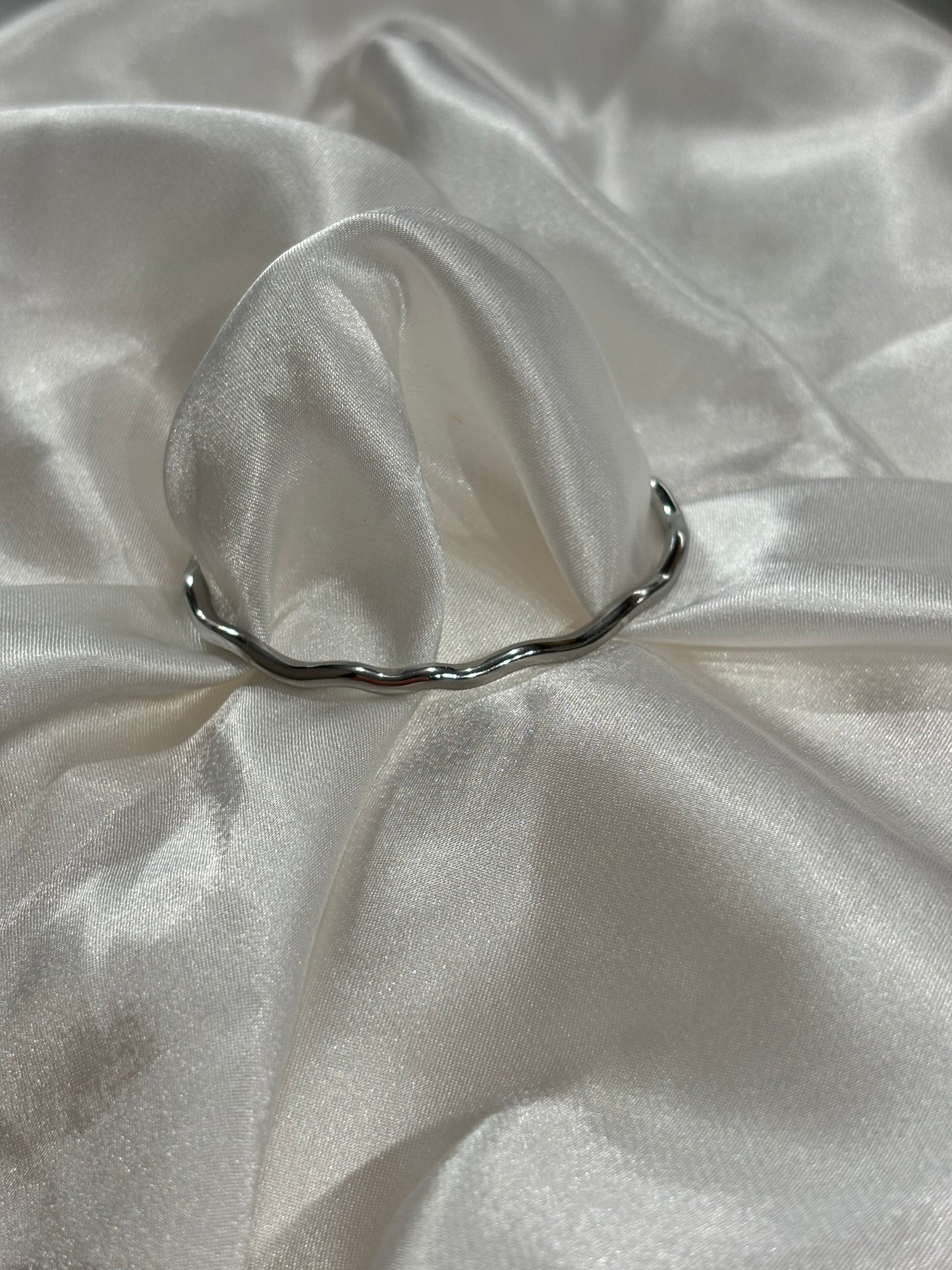 Paola Χειροπέδα από Ανοξείδωτο Ατσάλι – Διαθέσιμη σε Χρυσό & Ασημί