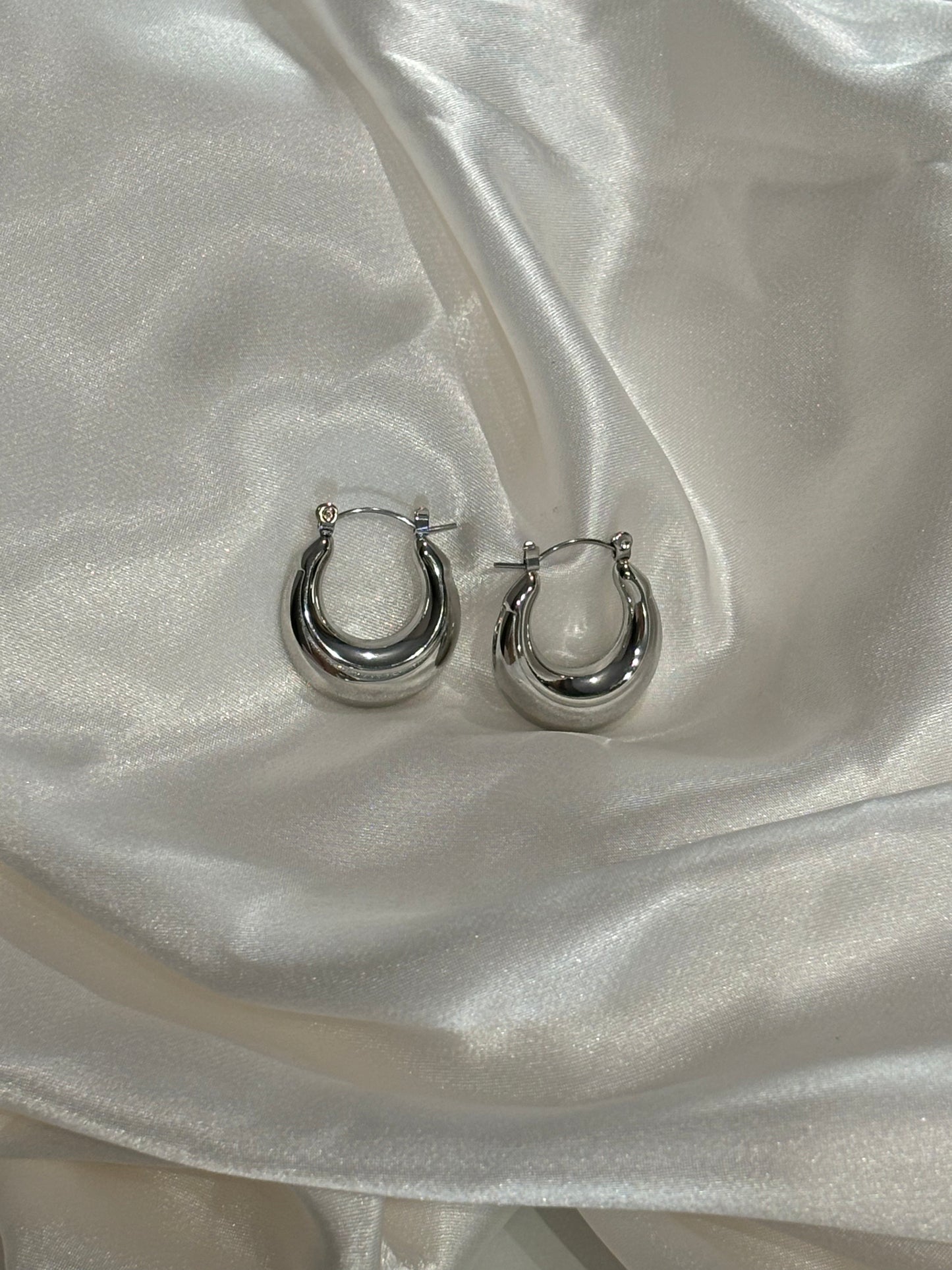 Revekka Σκουλαρίκια από Ανοξείδωτο Ατσάλι – Κομψά & Ανθεκτικά