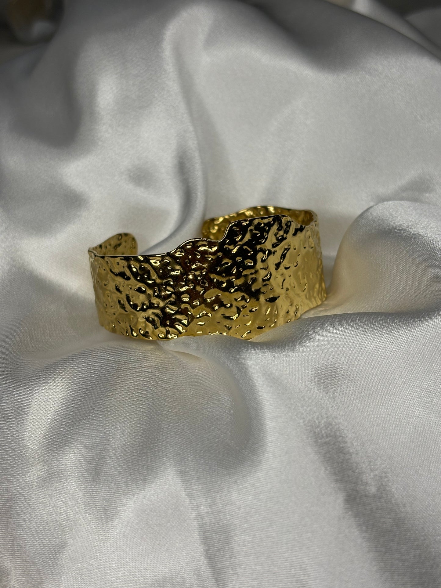 Aelita Χρυσό Βραχιόλι με Εγχάρακτη Επιφάνεια