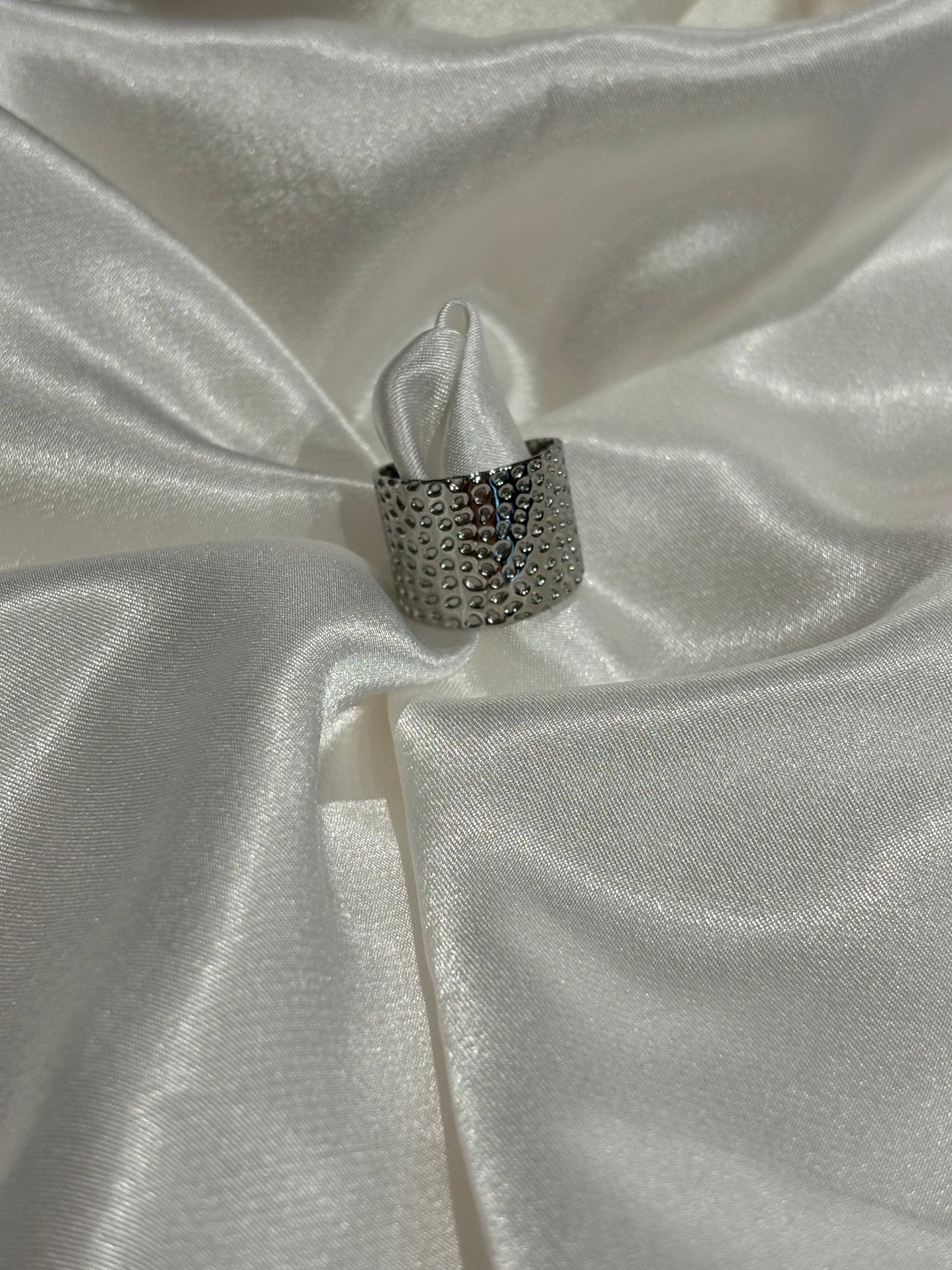 Andie Σφυρήλατο Ατσάλινο Δαχτυλίδι – Ρυθμιζόμενο, Σε Ασημί & Χρυσή Απόχρωση